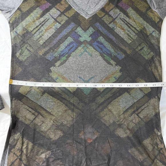 Go Couture Printed V-Neck Sweater Size Large - Picture 5 of 9